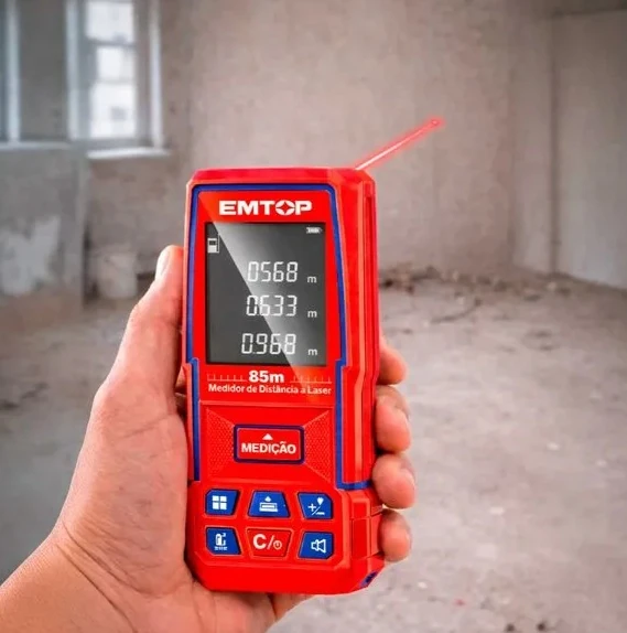 Medidor de distância a laser EMTOP em ambiente de obra